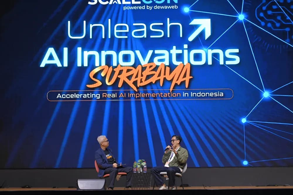 A fireside conversation seen over the audience at SCALECON Surabaya 2026