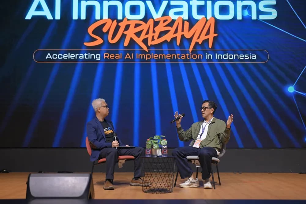 A seated fireside conversation on the SCALECON Surabaya 2026 stage