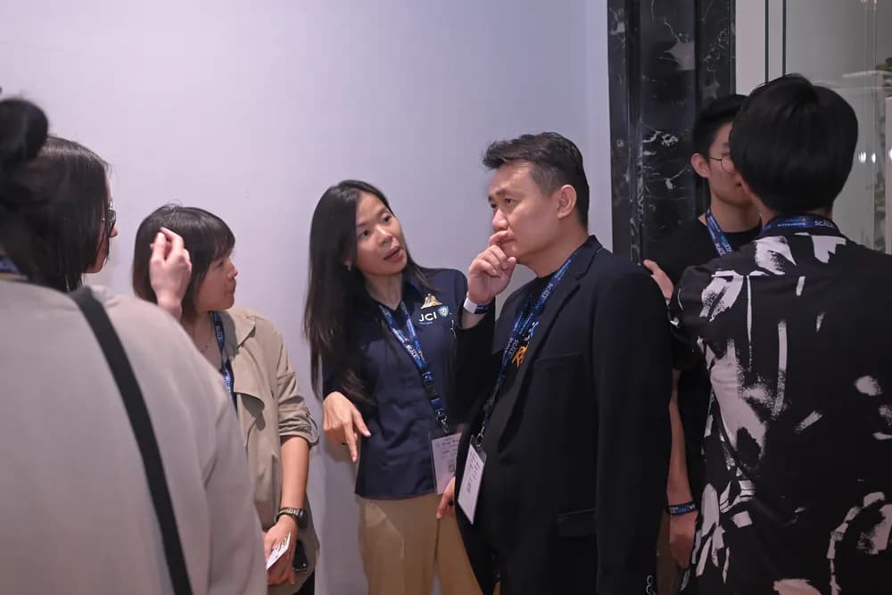 Attendees talking in a group between sessions at SCALECON Surabaya 2026
