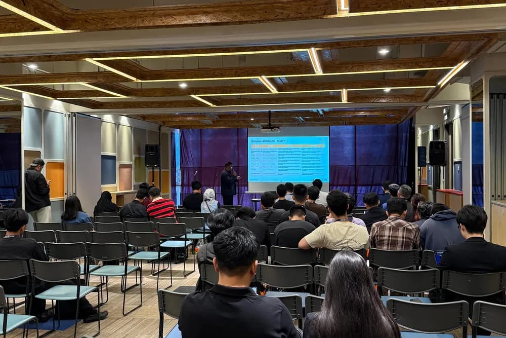 An instructor walking a workshop room through a framework on screen at a previous SCALECON