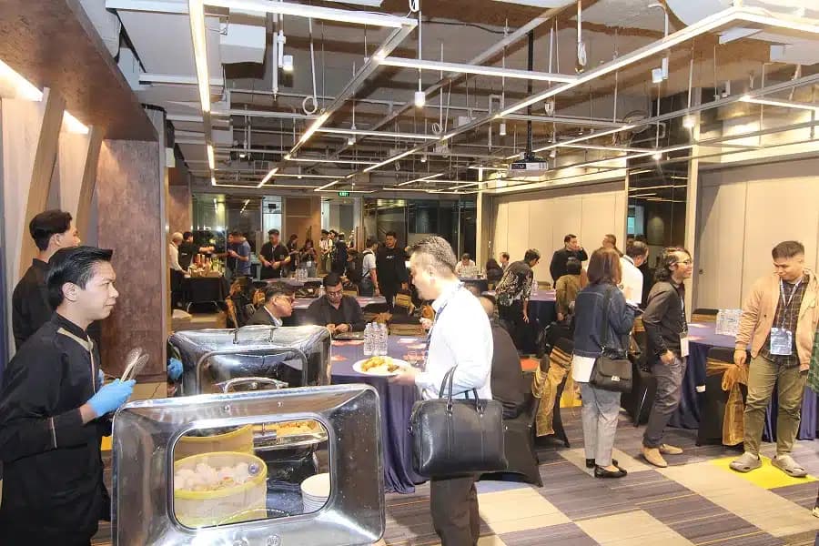Lunch service in the venue hall at a previous SCALECON